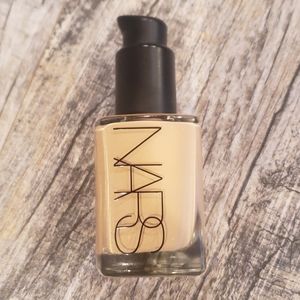 NARS Sheer Glow Foundation - Stromboli